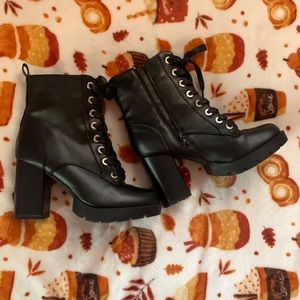Chic Black Statement Heeled Laced Up Black Boots with Zipper